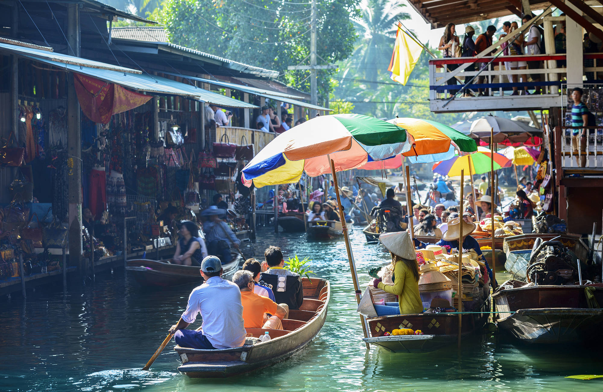 Bezoek de klongs in Bangkok. Een van de bekendste bezienswaardigheden in Thailand | KILROY