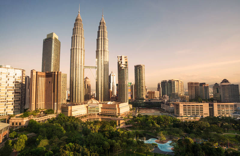 Skyline van Kuala Lumpur met de Petronas Towers in het midden.