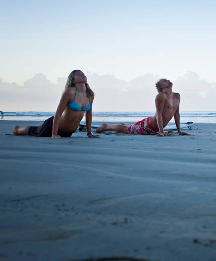Doe yoga op de mooiste stranden van de wereld