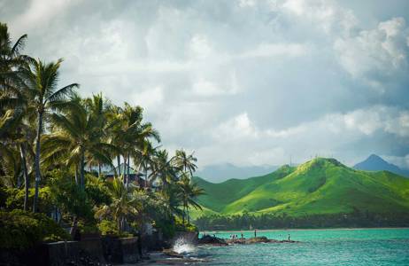 De iconische groene bergen op Hawaii