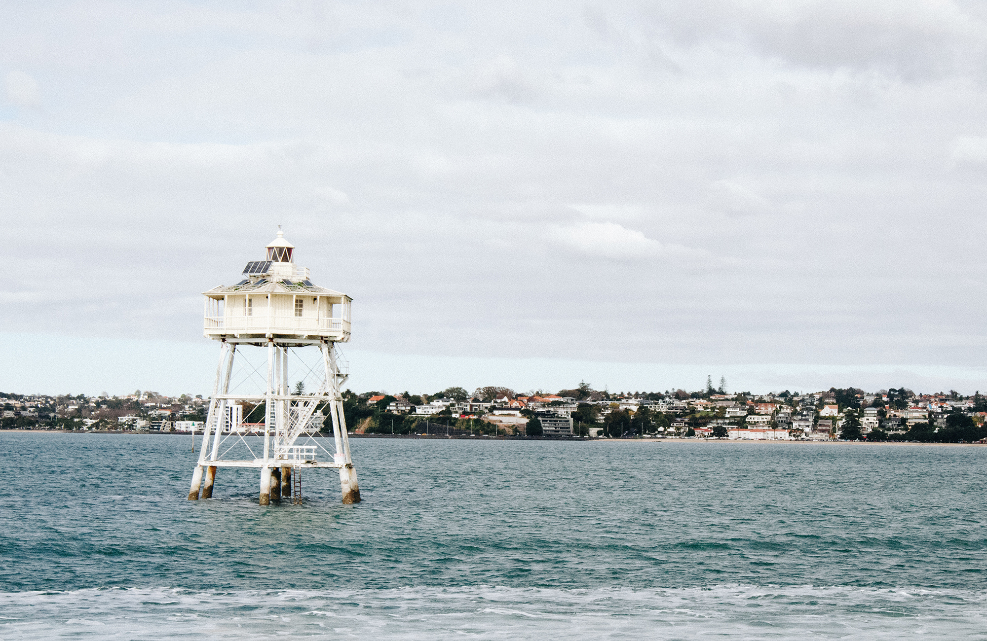 Uitkijktoren in het water voor Auckland