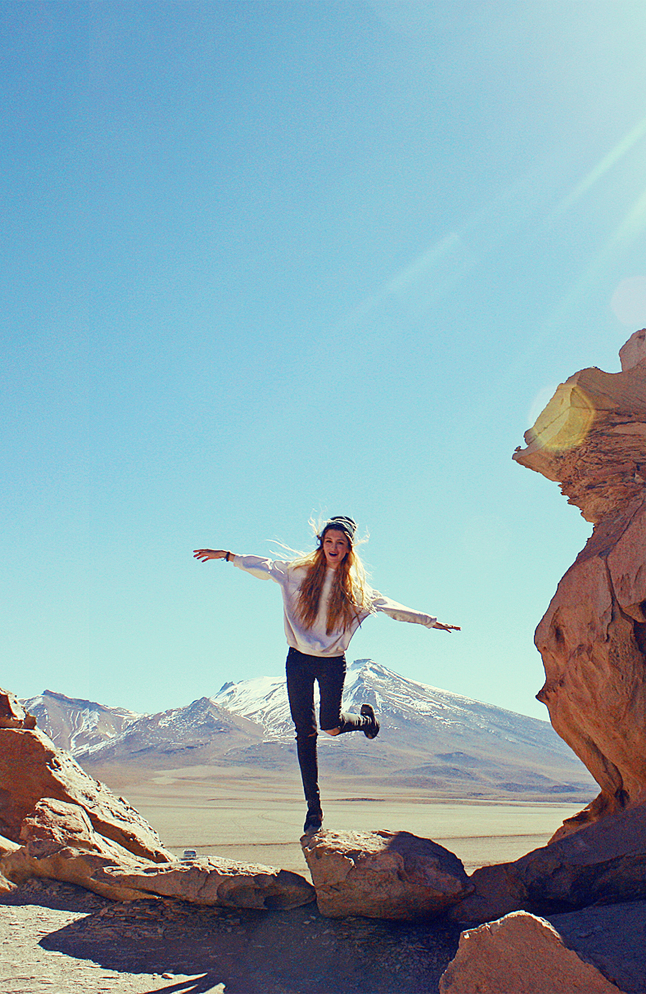 bolivia-girl-mountains-rocks-valley-sidebar