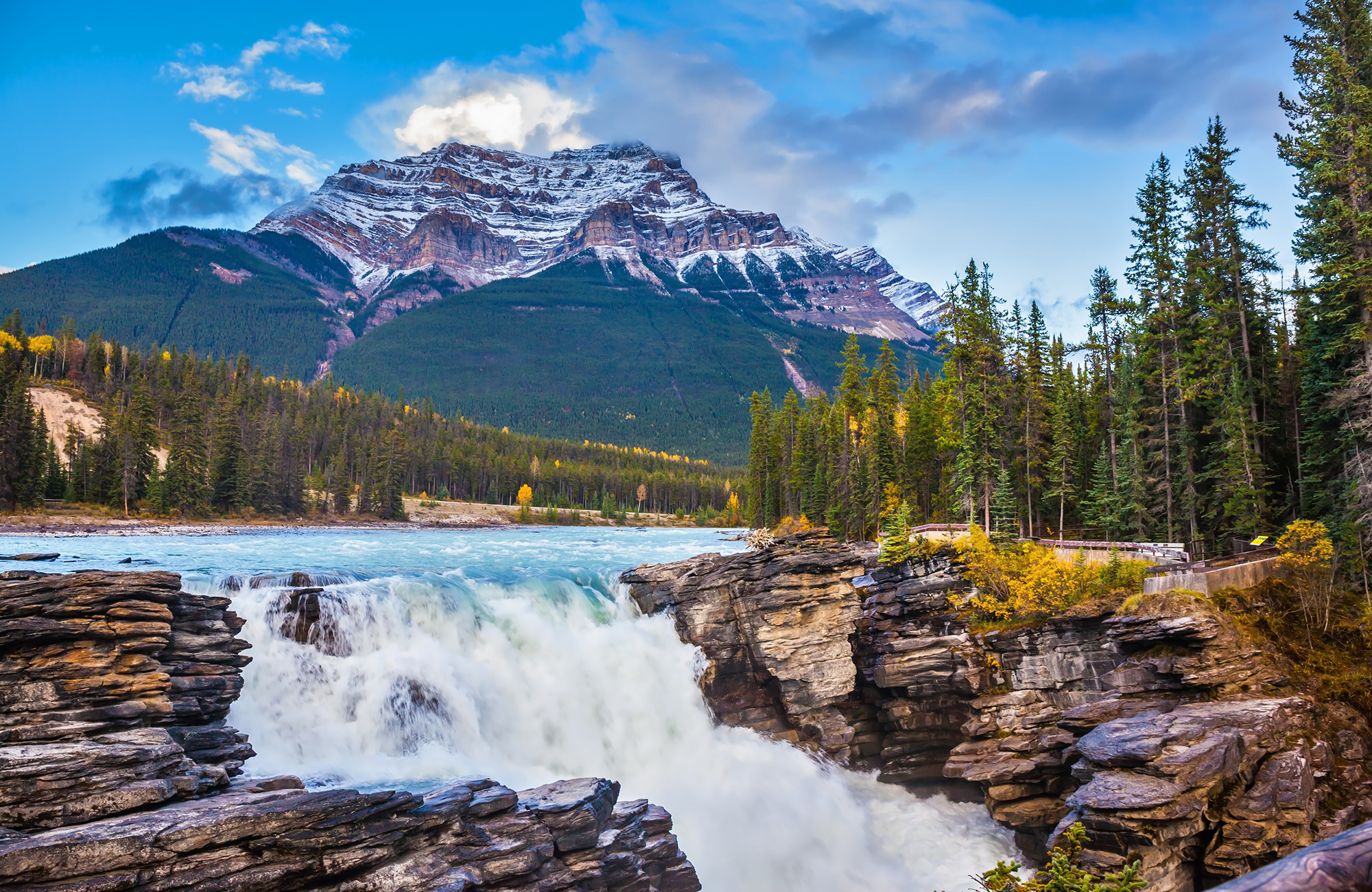 Thabasca waterval in Jasper National Park in Canada