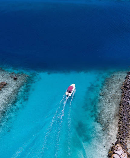 sailing-maldives-boat-reef-sidebar
