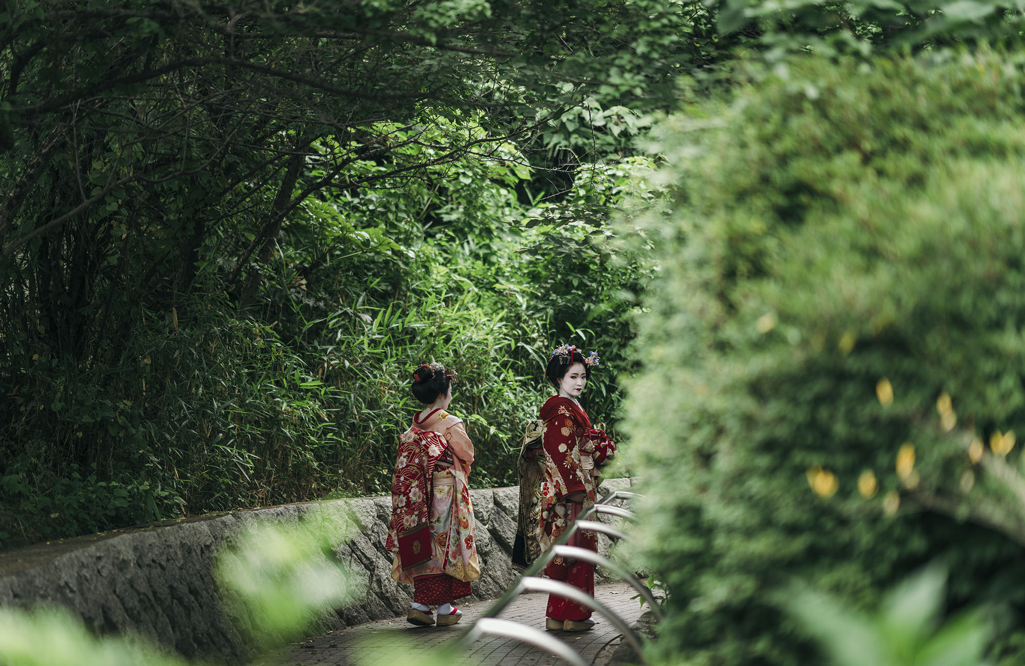 Geisha's in tuin in Kyoto | Reizen 2020 | Beste bestemmingen 2020 | KILROY
