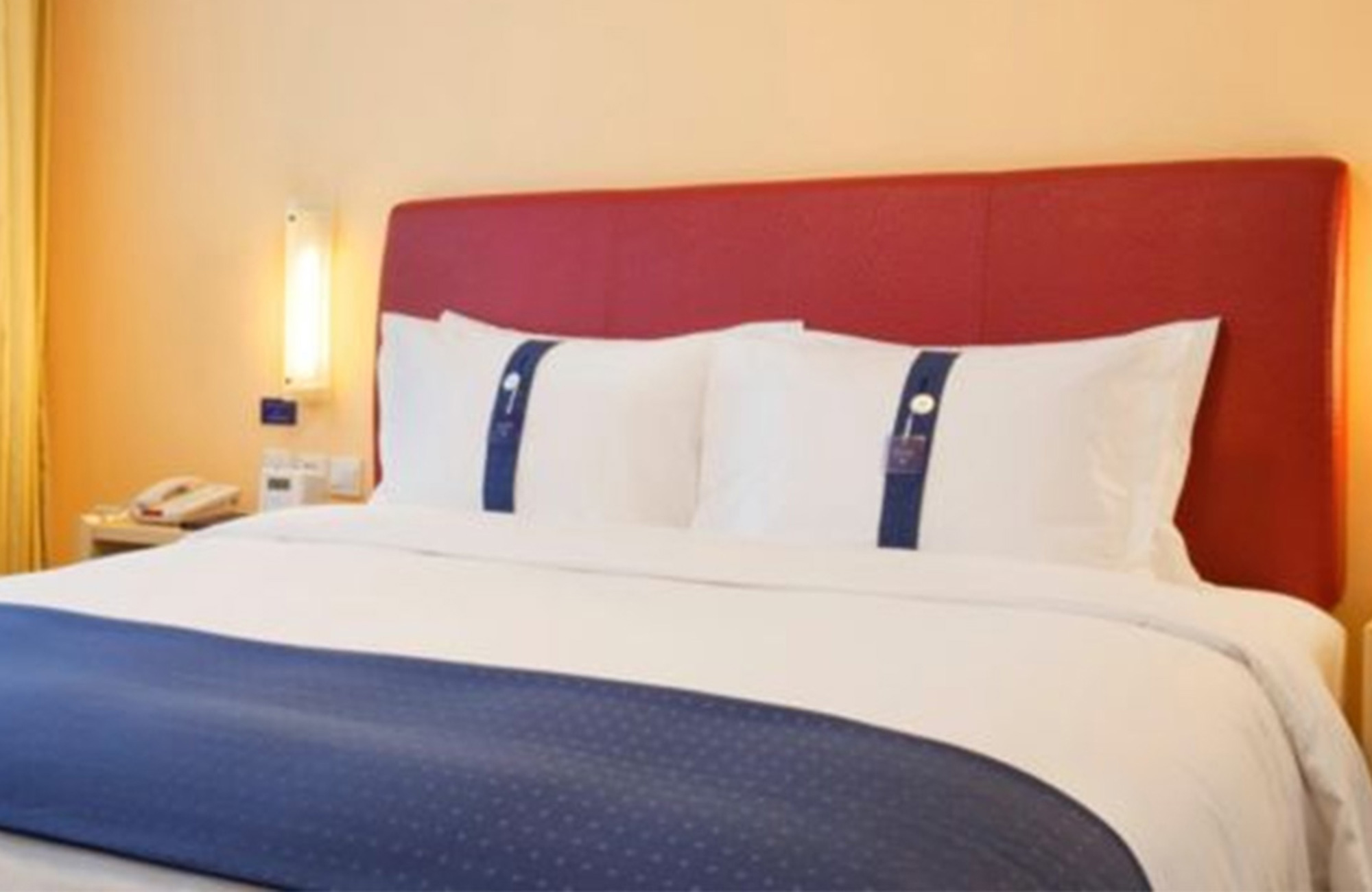 een kamer in Holiday Inn Express Shanghai Zhabei