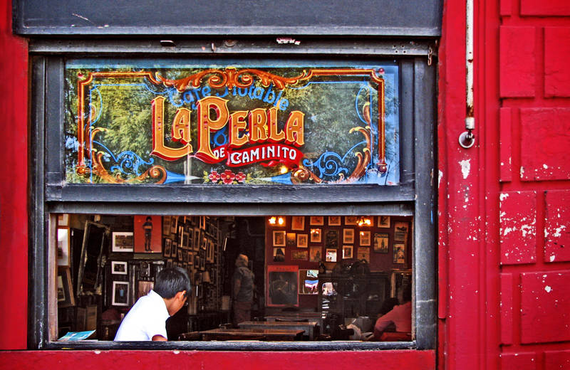 Persoon in een café in Buenos Aires