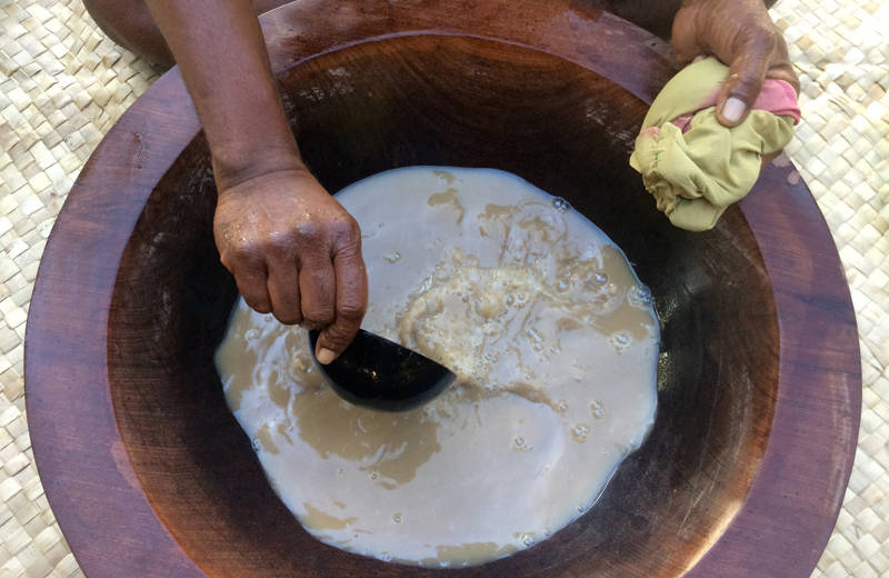 fiji-kava-bowl-making