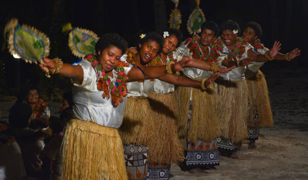 fiji-local-women-meke-fan-dance
