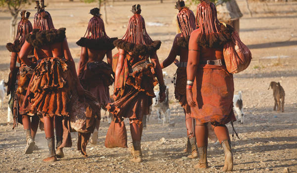 namibia-opuwo-himba-women-walking