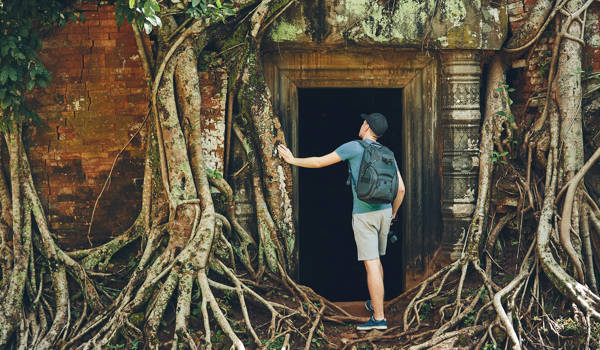 siem-reap-cambodia-guy-angkor-wat-walking