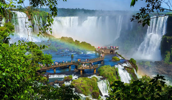 iguazu-falls-argentina-tourist-bridge
