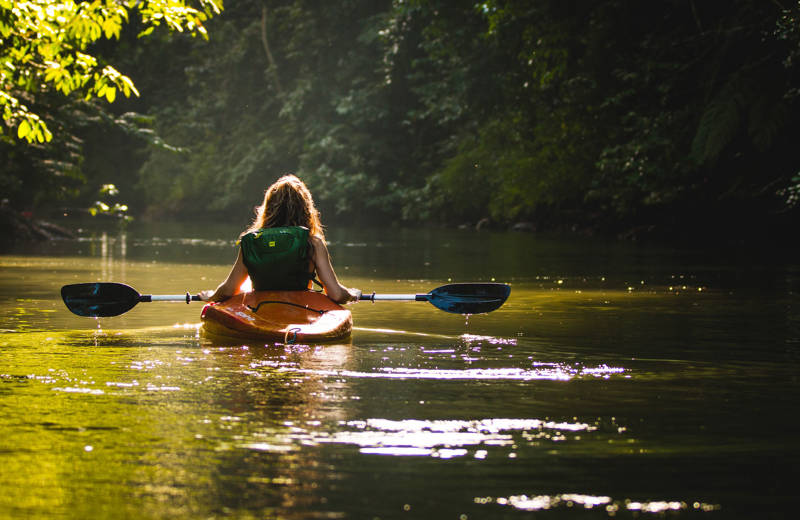 Kayaken op een rivier Costa Rica
