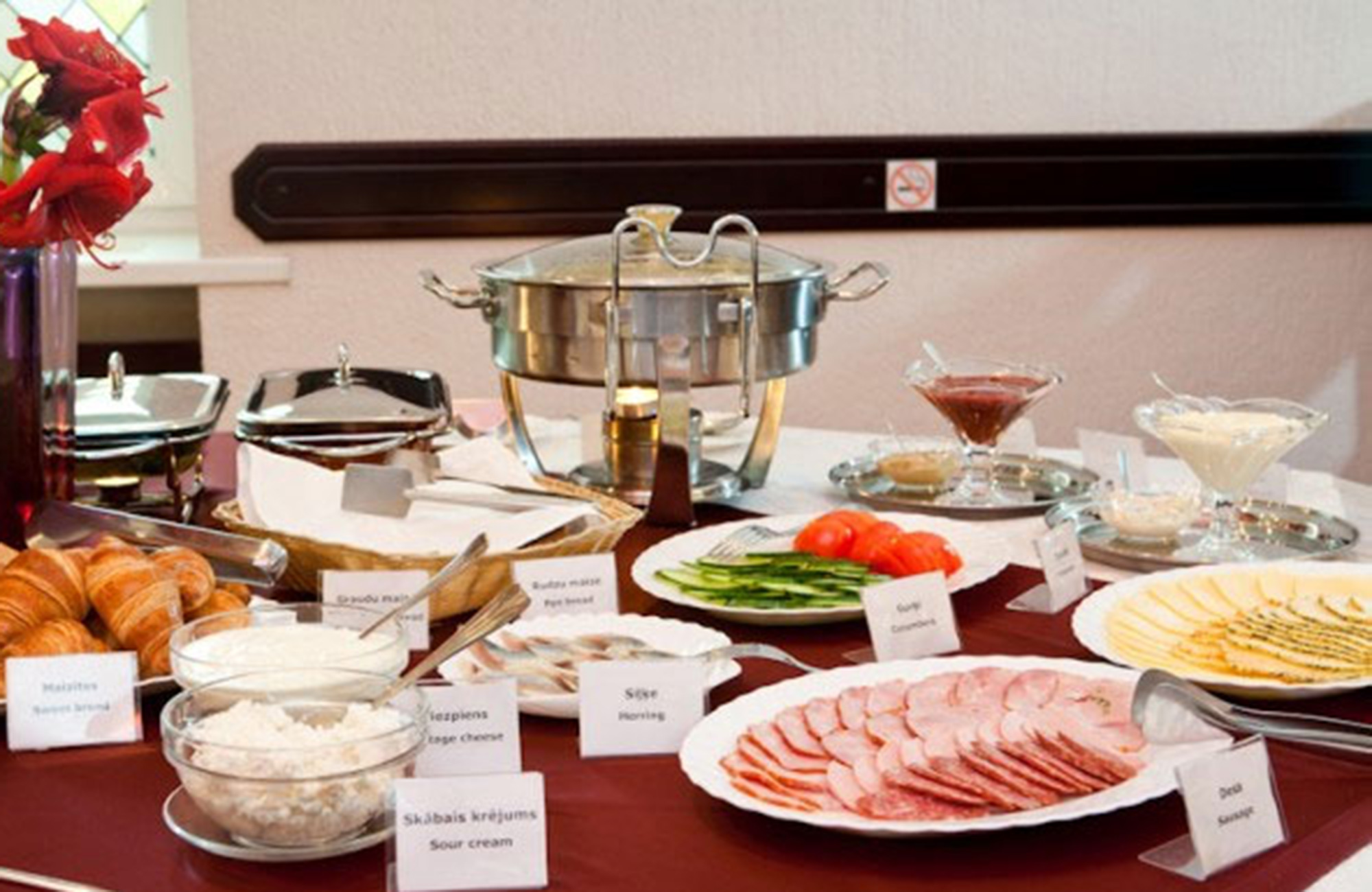 Het ontbijt in het Kolonna Hotel Brigita in Riga, Letland