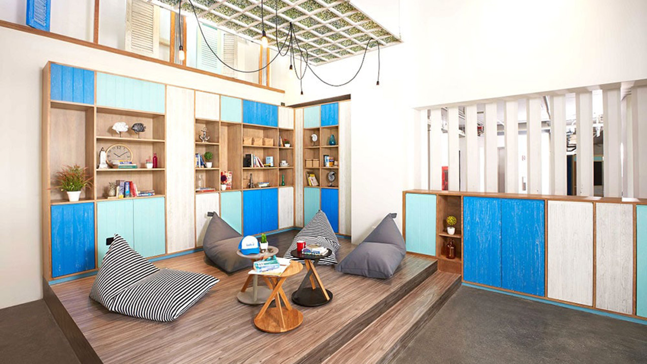 lub-d-phuket-patong-hostel-travel-planning-area