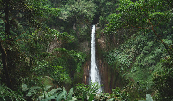costa-rica-la-fortuna-waterfall