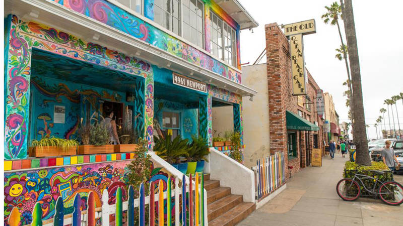 Image of a colourful staircase in a hostel in California - KILROY