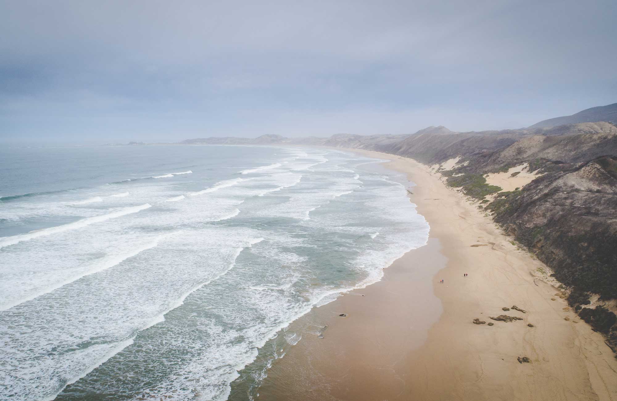 Uitzicht over Buffalo Bay Beach in Zuid-Afrika