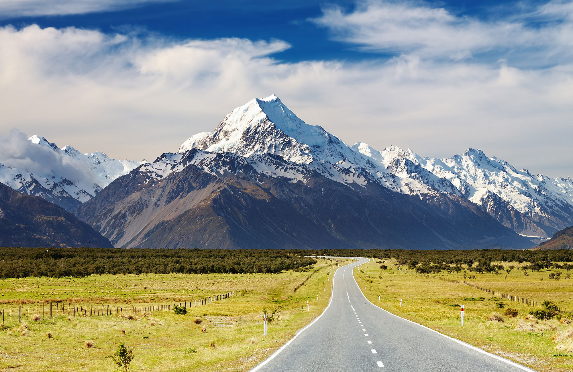 Rijd met de Compass camper door dit bergachtige landschap | Camperhuur Nieuw-Zeeland | KILROY