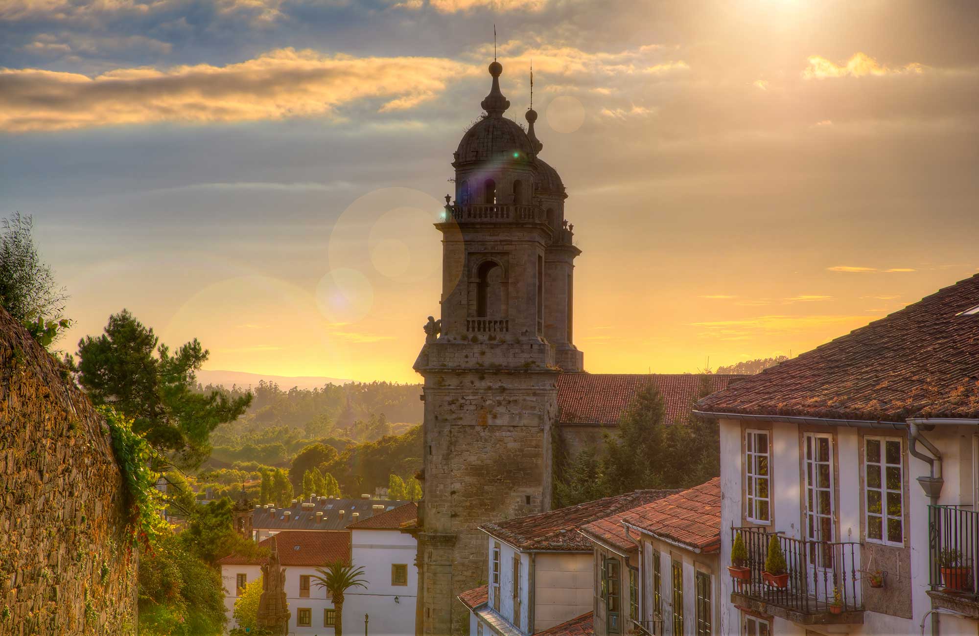 Kathedraal in Santiago de Compastela in Spanje bij zonsondergang | Interrailen met KILROY