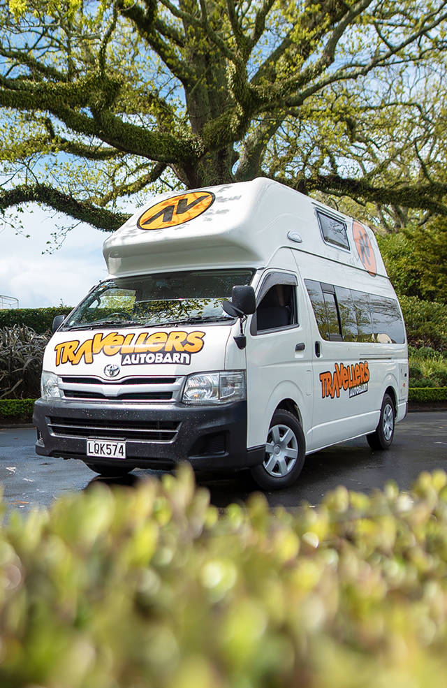 Hi5 camper staat geparkeerd | Camperhuur Nieuw-Zeeland | KILROY