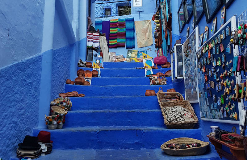 Een trap in de blauwe stad, Chefchaouen, in Marokko