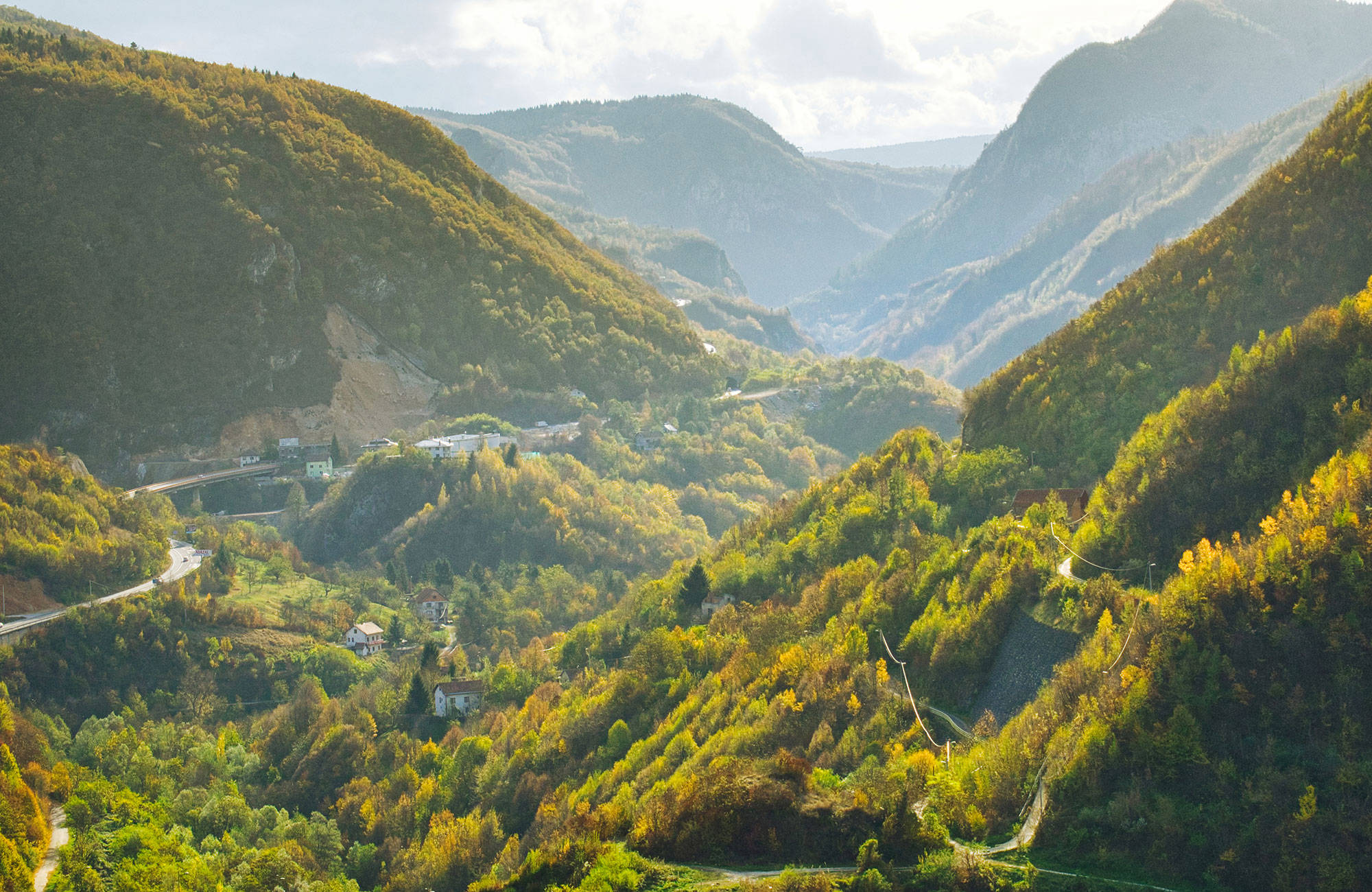 Vallei in de buurt van Sarajevo | Rondreis Kroatië, Bosnië, Montenegro & Albanië | KILROY