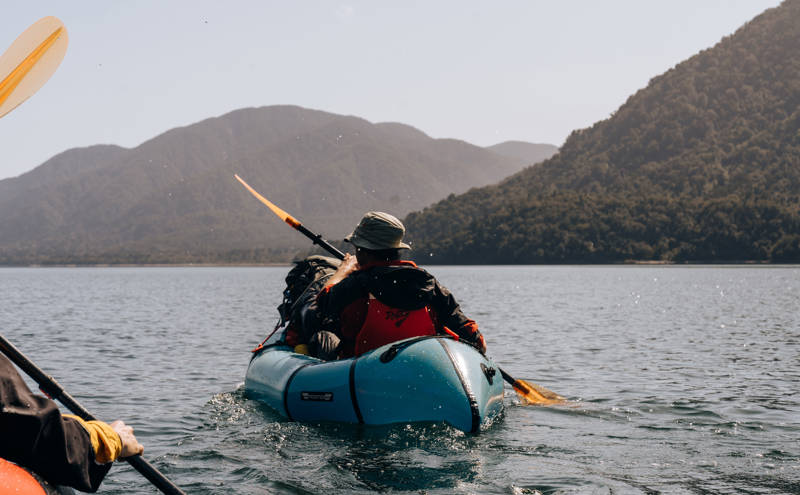 Rafting in Fiordland National Park in Nieuw-Zeeland