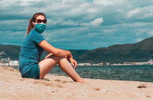 Girl on beach facemask | KILROY