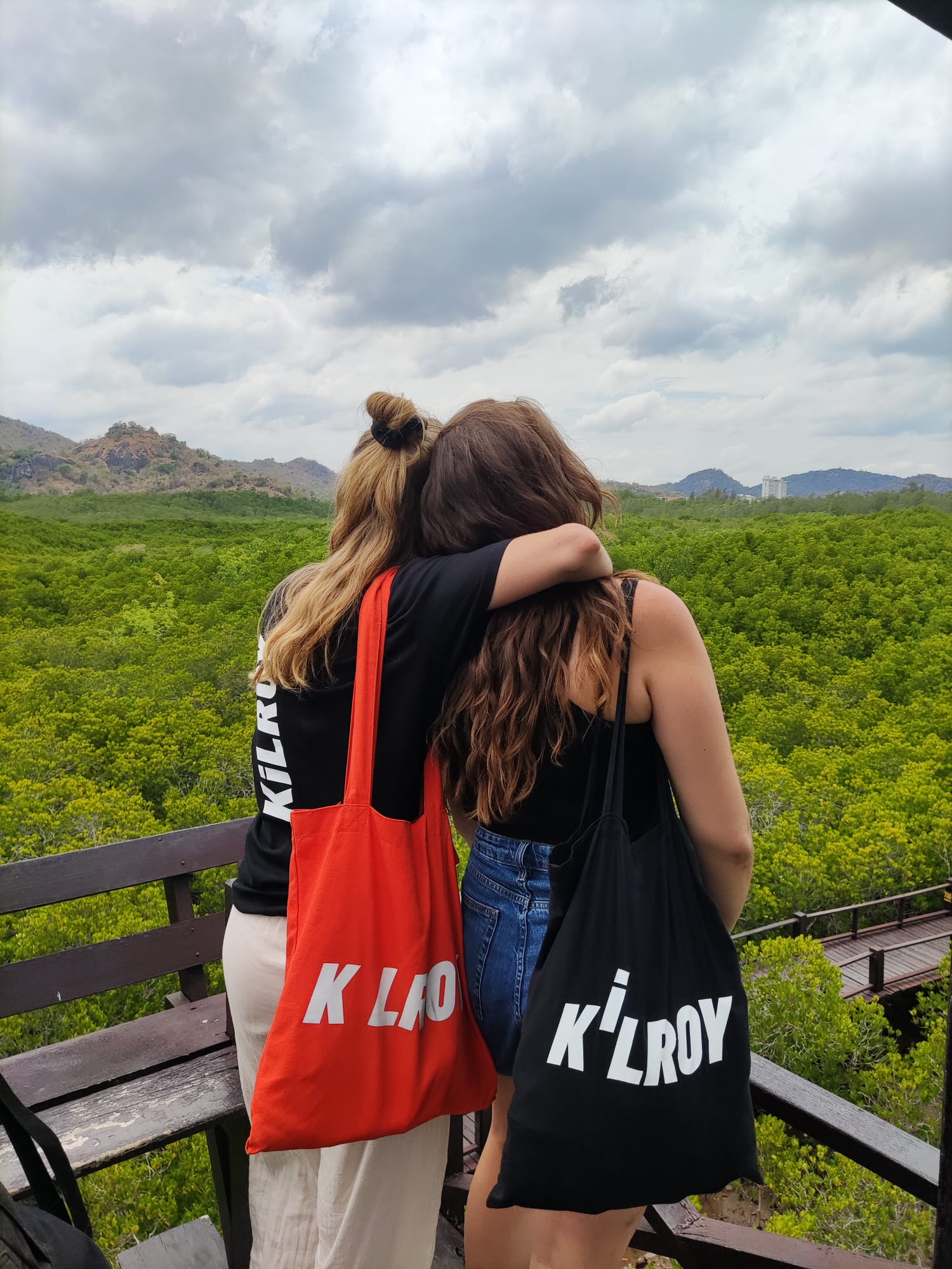 Liza (NL) and Nienke (NL) in Thailand