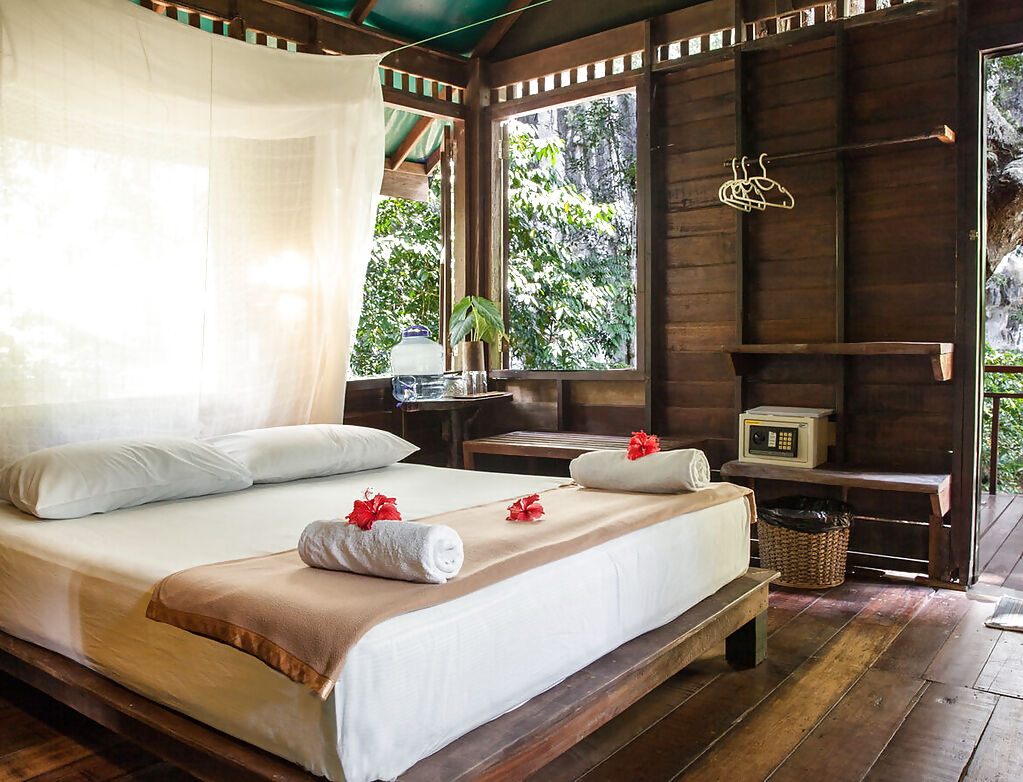 our-jungle-house-hideaway-triple-treehouse_gallery_full