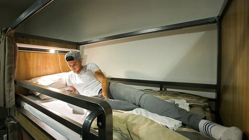 nsyd_-_pod_bed_lighting_usb_curtain_1280x720_for_navi_web