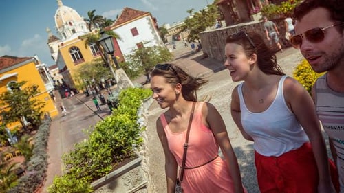itinerary_mobi_Colombia-Cartagena-Town-Square-Travellers-IMG2706-processed-Lg-RGB-web