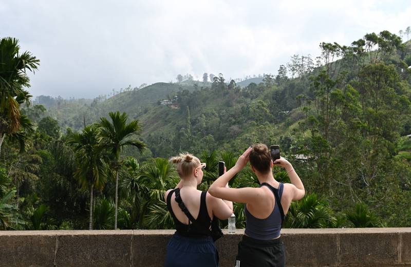 Two girls in Sri Lanka
